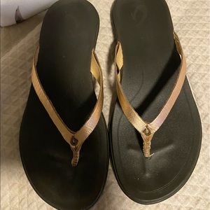 Olakai Gold Flip Flop Size 6